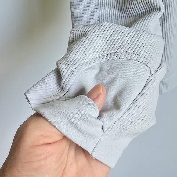 Athleta, New, Pearl Gray Flurry Seamless Crewneck Unstinkable LS Top, Size XL - Picture 4 of 12